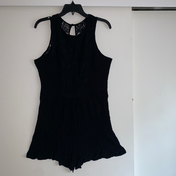 Want and Need flowy black lace keyhole back sleeveless short romper - Picture 4 of 9